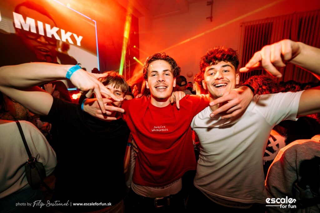 Instagram post from escale_for_fun. This post is in position 8.