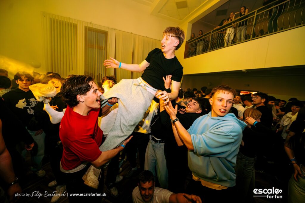 Instagram post from escale_for_fun. This post is in position 15.