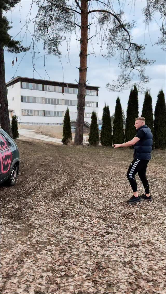 Instagram post from escale_for_fun. This post is in position 2.