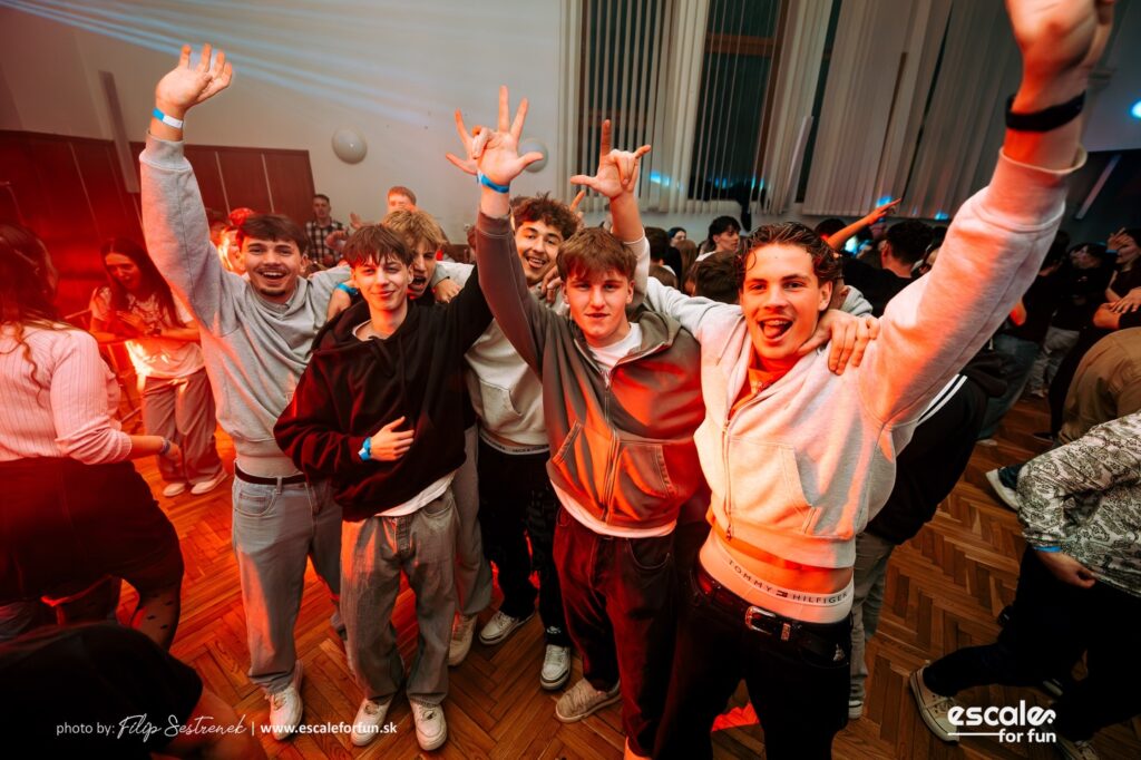 Instagram post from escale_for_fun. This post is in position 12.