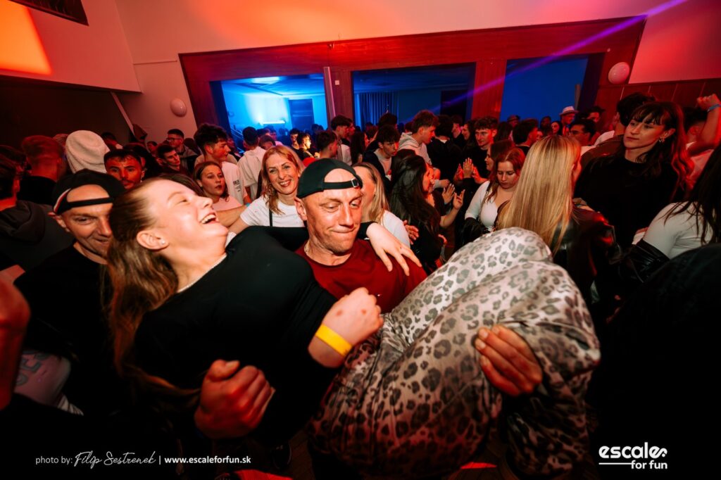 Instagram post from escale_for_fun. This post is in position 18.