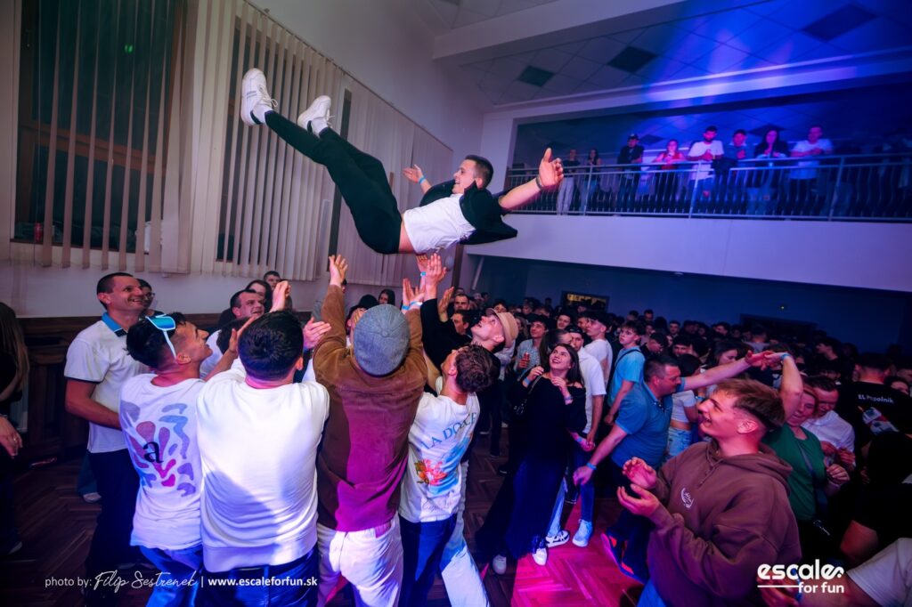 Instagram post from escale_for_fun. This post is in position 4.